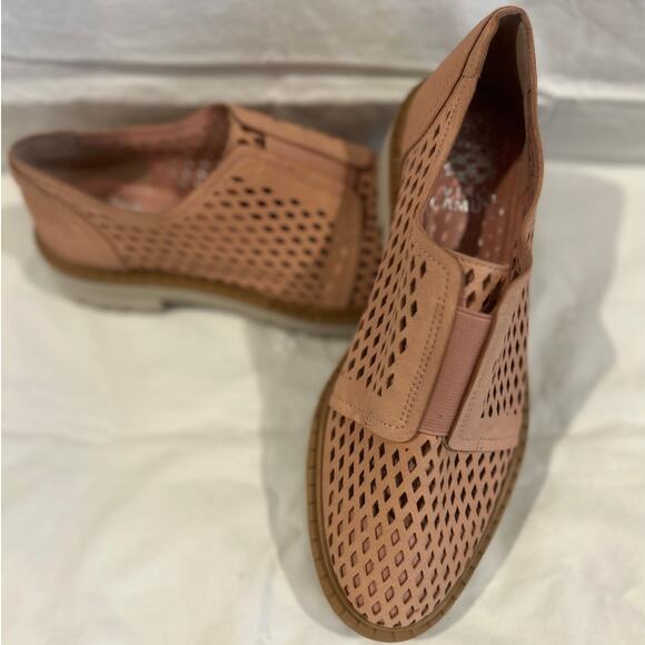 VINCE CAMUTO NWOB  Mritsa Perforated Petal Pink Mauve Leather Oxford Loafer 6.5 - Picture 2 of 10